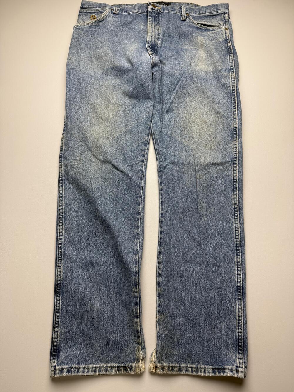 Wrangler Jeans Mens 38x32 Blue Light Wash Denim Straight Cowboy Cut Distressed